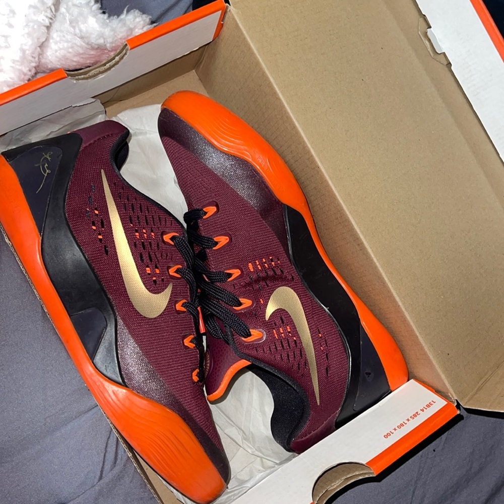 Kobe IX Basketball sneakers size 4.5